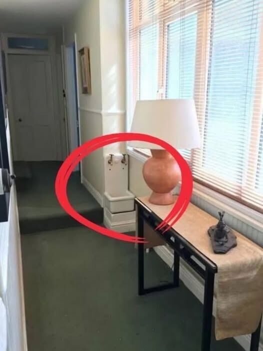 Why Older Homes Placed Small Sinks in Hallways—and How These Charming Relics Reveal Forgotten Routines, Daily Hygiene Habits, Architectural Limitations, Household Roles, and Practical Solutions That Once Shaped Family Life Long Before Modern Bathrooms Became Standard in American Homes - Welcome